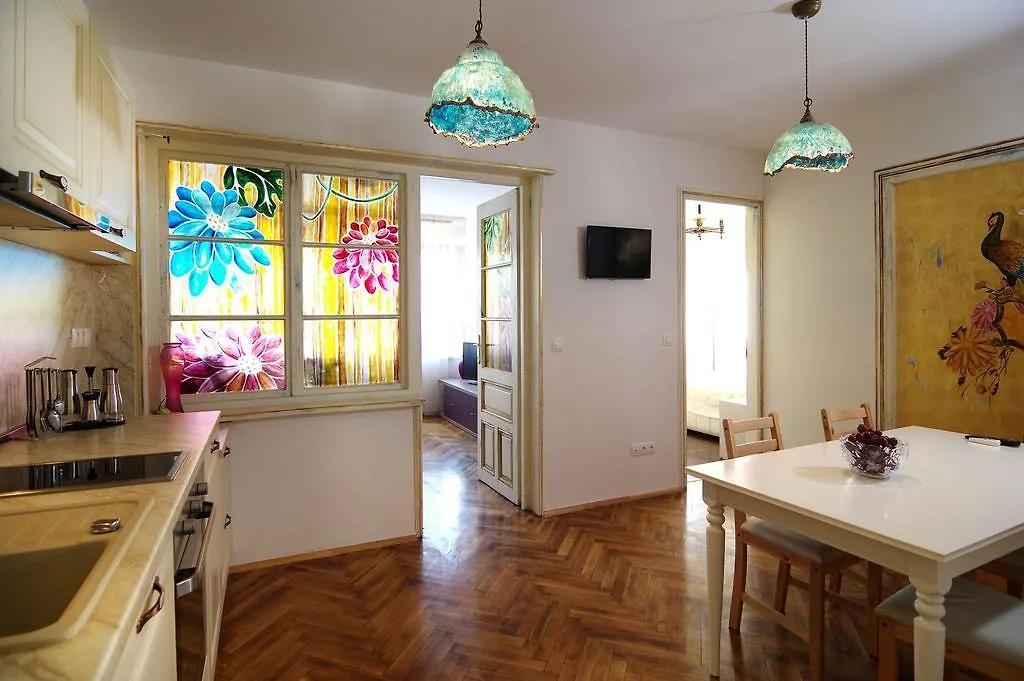 아파트 Art Guesthouse Vintage Bourgas